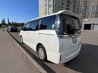 2016 Toyota Voxy III (R80), белый, 2300000 рублей, вид 5