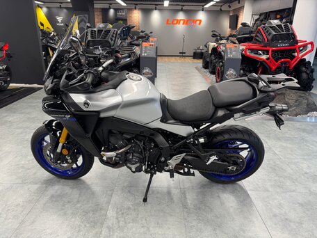 2022 Yamaha MT-09 Tracer (FJ-09), серый, 1419000 рублей, вид 2
