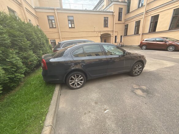 2011 Skoda Octavia II (A5) Рестайлинг, чёрный, 600000 рублей - вид 2