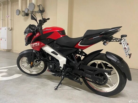 2021 Bajaj Pulsar NS 200, красный, 210000 рублей - вид 3