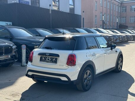 2023 Mini Hatch Cooper III (F55/F56) Рестайлинг 2, чёрный, 2220000 рублей, вид 4