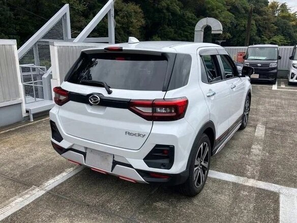 2022 Daihatsu Rocky A200, белый, 1199000 рублей - вид 2