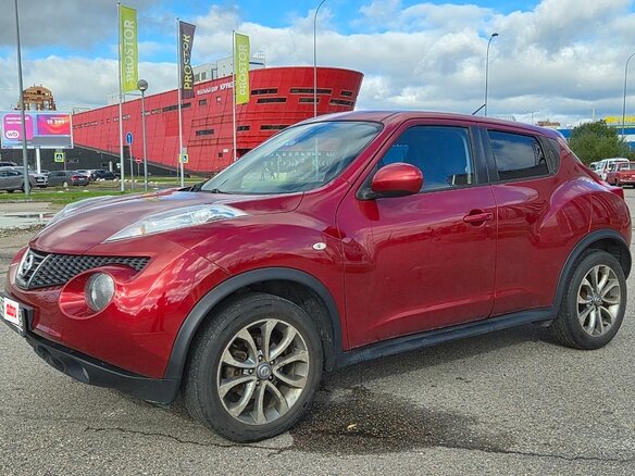 2014 Nissan Juke I, красный - вид 3