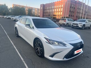 2022 Lexus ES 250 VII Рестайлинг, белый, 4000000 рублей, вид 1