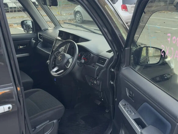 2023 Toyota Roomy I Рестайлинг, чёрный, 1080000 рублей - вид 6