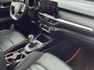 2022 Kia Forte III Рестайлинг, оранжевый, 1700000 рублей, вид 5