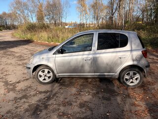 2004 Toyota Yaris I Рестайлинг, серебристый, 340000 рублей, вид 5