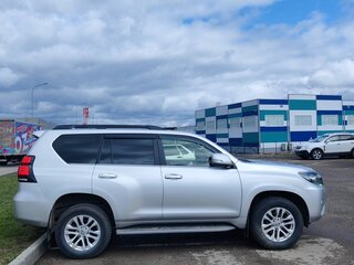 2019 Toyota Land Cruiser Prado 150 Series Рестайлинг 2, серебристый, 5590000 рублей, вид 3