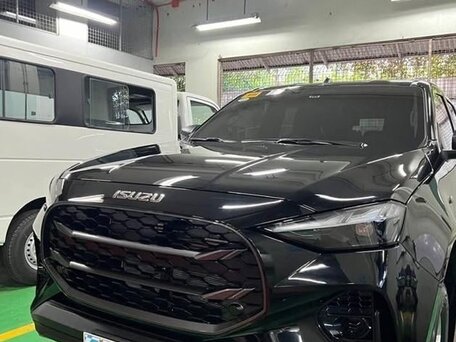 2026 Isuzu MU-X II Рестайлинг, чёрный, 3980000 рублей, вид 4