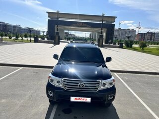 2013 Toyota Land Cruiser 200 Series Рестайлинг 1, чёрный, 10800000 рублей, вид 3