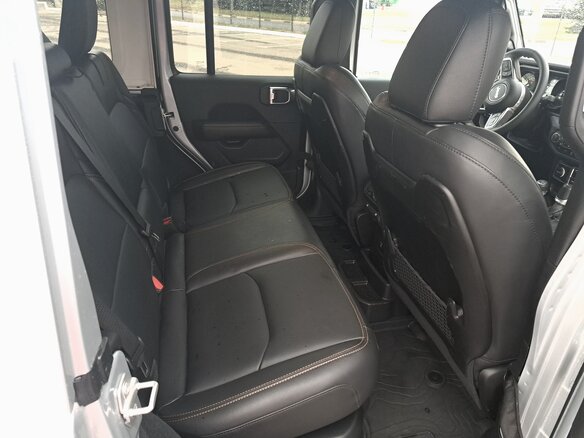2024 Jeep Wrangler 4xe IV (JL) Рестайлинг, серебристый, 4850000 рублей - вид 14