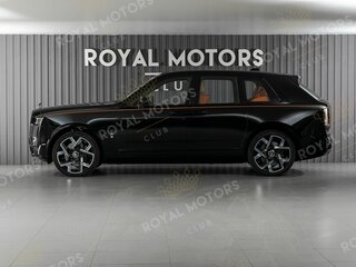 2025 Rolls-Royce Cullinan Black Badge I Рестайлинг (Series II), чёрный, 69800000 рублей, вид 3