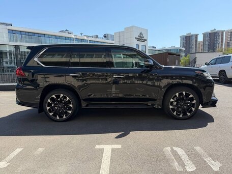 2016 Lexus LX 450d III Рестайлинг 2, чёрный, 7990000 рублей, вид 4