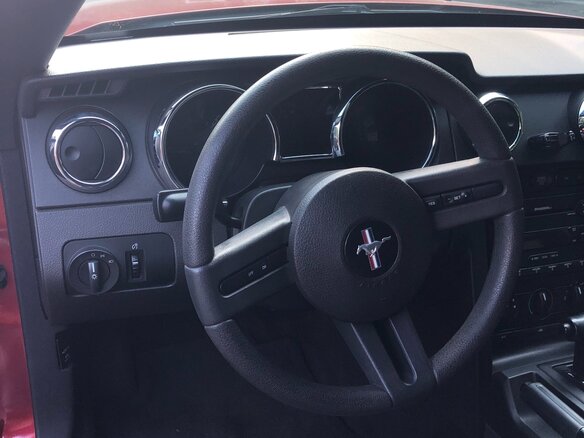 2005 Ford Mustang V, красный, 3000000 рублей - вид 9