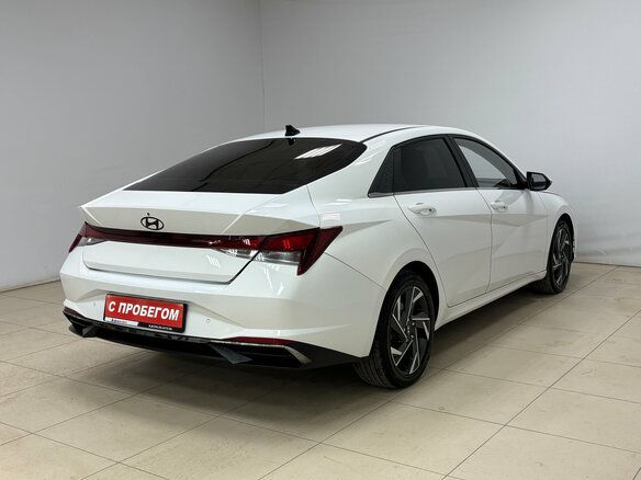 2023 Hyundai Elantra VII (CN7) Рестайлинг, белый - вид 3