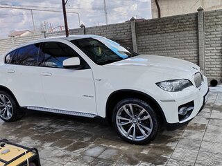 2010 BMW X6 40d I (E71), белый, 2000000 рублей, вид 3