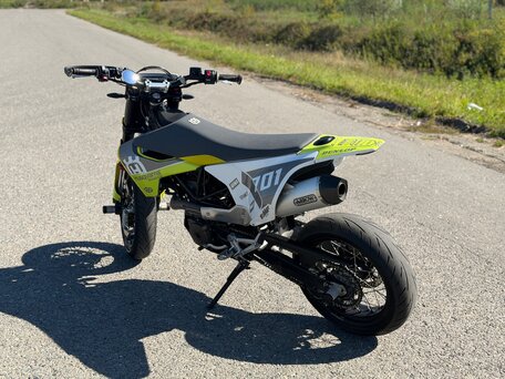 2021 Husqvarna 701 Supermoto, белый, 800000 рублей, вид 3