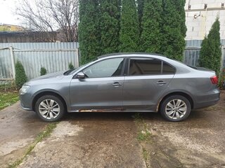 2016 Volkswagen Jetta VI Рестайлинг, серый, 900000 рублей, вид 4