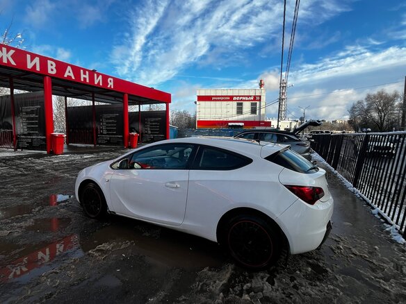 2014 Opel Astra GTC J Рестайлинг, белый, 670000 рублей - вид 3