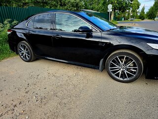 2022 Toyota Camry VIII (XV70) Рестайлинг, чёрный, 3200000 рублей, вид 2