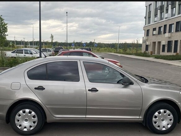 2011 Skoda Octavia II (A5) Рестайлинг, серый, 830000 рублей - вид 8