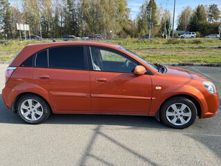2011 Kia Rio II Рестайлинг, оранжевый, 650000 рублей, вид 4
