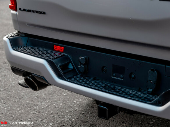 2026 Ram 1500 Crew Cab V Рестайлинг, серебристый, 10290000 рублей - вид 7