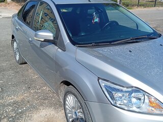 2011 Ford Focus II Рестайлинг, серебристый, 430000 рублей, вид 4
