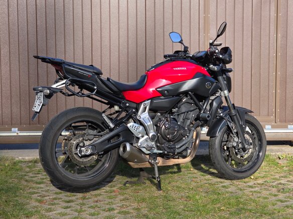 2015 Yamaha MT-07 (FZ-07), красный, 699000 рублей