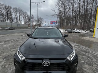 2021 Toyota RAV4 V (XA50), чёрный, 3700000 рублей, вид 1