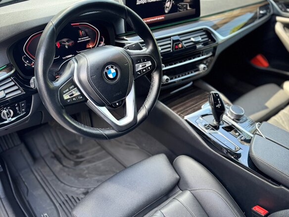 2020 BMW 5 серии 530i xDrive VII (G30/G31/G38) Рестайлинг, серый, 4500000 рублей - вид 6