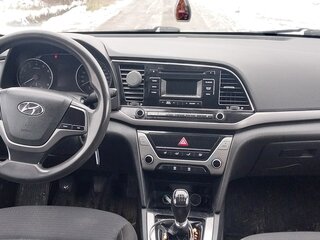 2017 Hyundai Elantra VI (AD), белый, 800000 рублей, вид 5