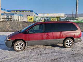 1999 Chrysler Town & Country III, красный, 650000 рублей, вид 3
