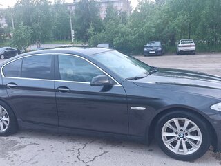 2011 BMW 5 серии 528i VI (F10/F11/F07), серый, 1800000 рублей, вид 2