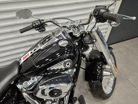 2026 Harley-Davidson Fat Boy, чёрный, 3800000 рублей - вид 2