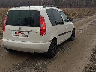 2012 Skoda Roomster I Рестайлинг, белый, 700000 рублей, вид 3