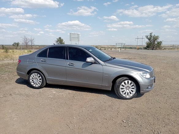 2007 Mercedes-Benz C-Класс 200 III (W204), серебристый, 2800000 рублей - вид 2