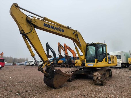 2019 Komatsu PC220-8, жёлтый, 8070000 рублей, вид 2