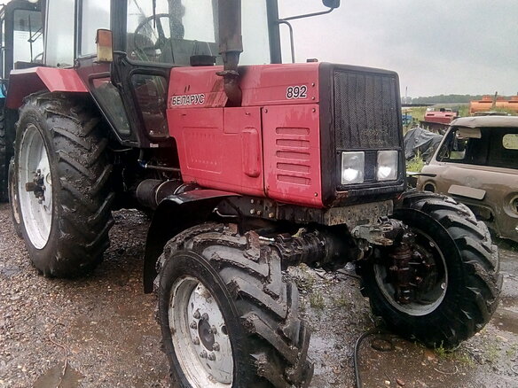 2011 МТЗ (BELARUS) 892, красный