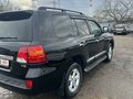 2015 Toyota Land Cruiser 200 Series Рестайлинг 1, чёрный, 4300000 рублей - вид 1