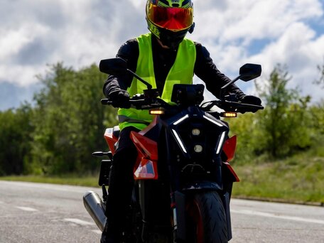 2024 KTM 990 Duke, оранжевый, 1330000 рублей, вид 5