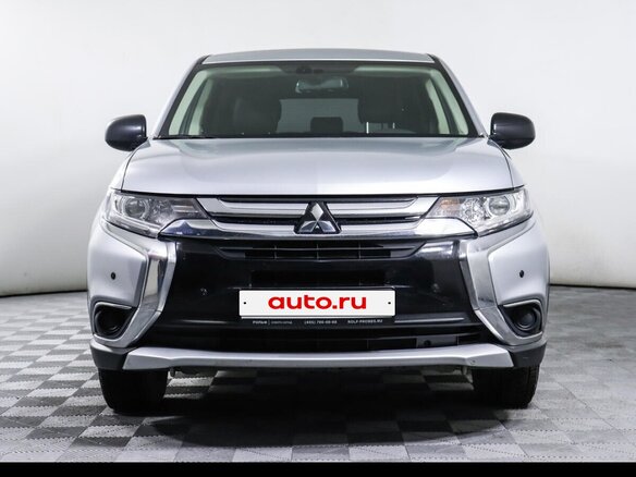 2018 Mitsubishi Outlander III Рестайлинг 2, серебристый, 1800000 рублей