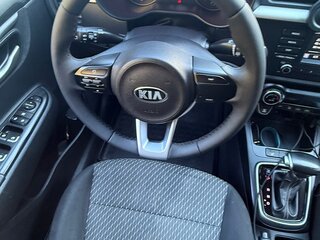 2020 Kia Rio IV, белый, 1469000 рублей, вид 4