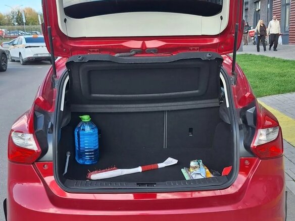 2011 Ford Focus III, красный - вид 12