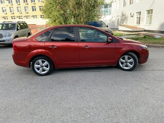 2010 Ford Focus II Рестайлинг, красный, 450000 рублей, вид 4