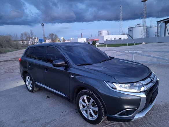 2016 Mitsubishi Outlander III Рестайлинг 2, серый, 1595000 рублей - вид 1