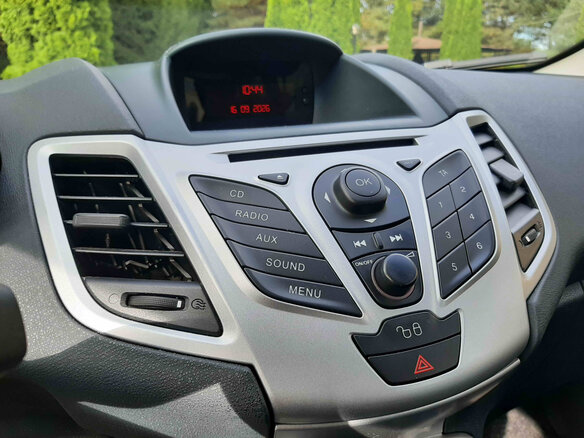 2012 Ford Fiesta Mk6, чёрный - вид 17