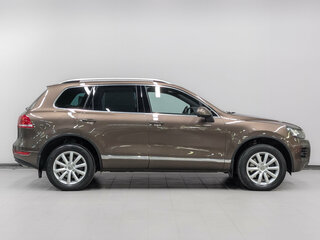 2012 Volkswagen Touareg II, коричневый, 3200000 рублей, вид 4