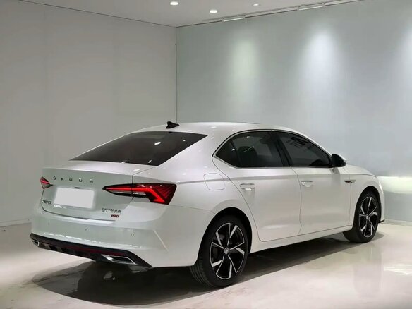 2023 Skoda Octavia IV (A8), белый, 2210000 рублей - вид 5