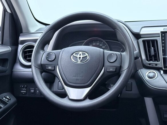 2018 Toyota RAV4 IV (XA40) Рестайлинг, белый, 1680000 рублей - вид 9